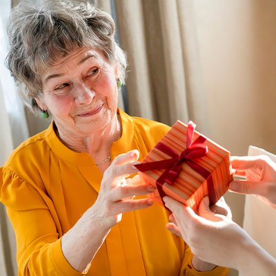 Що подарувати бабусі