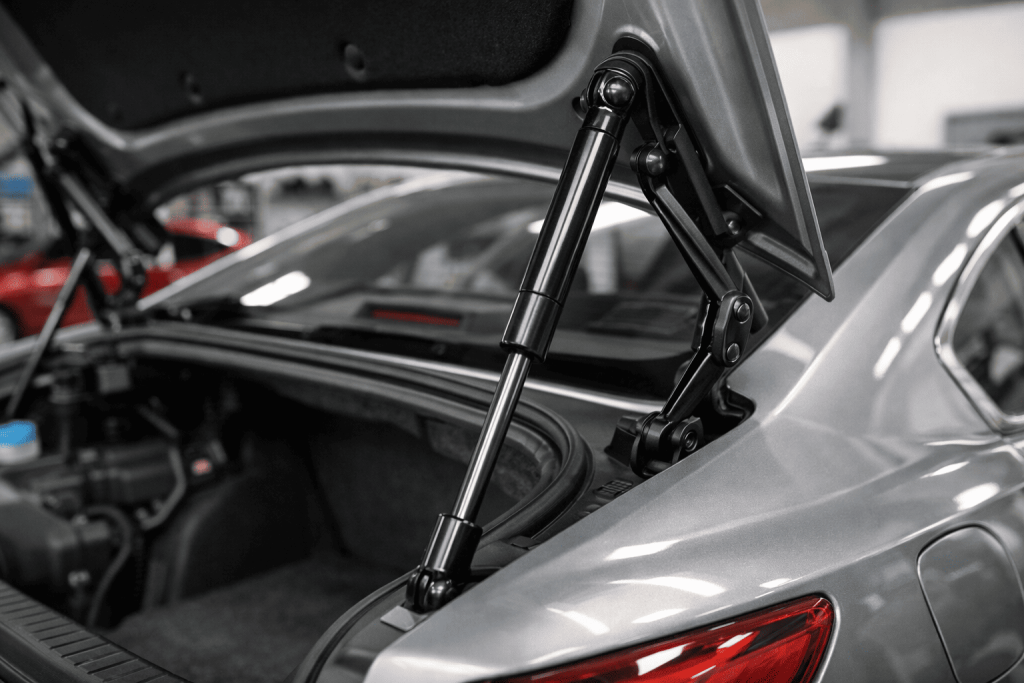 Газові пружини в автомобілі: призначення та особливості роботи